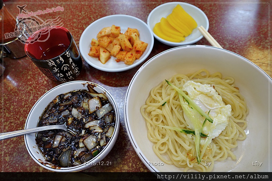 ㉑釜山．中央站｜釜山特色料理之一：炸醬麵上竟有一顆煎蛋！華國飯店的「乾炸醬麵」《白鍾元的三大天王》 @我在前往韓國旅遊的路上
