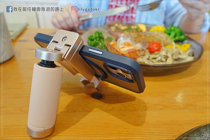 開箱｜ShutterGrip2翻轉藍牙拍照握把、極輕自拍棒也是立架，有冷靴槽擴充、可外接腳架，手機攝影者必備 @我在前往韓國旅遊的路上