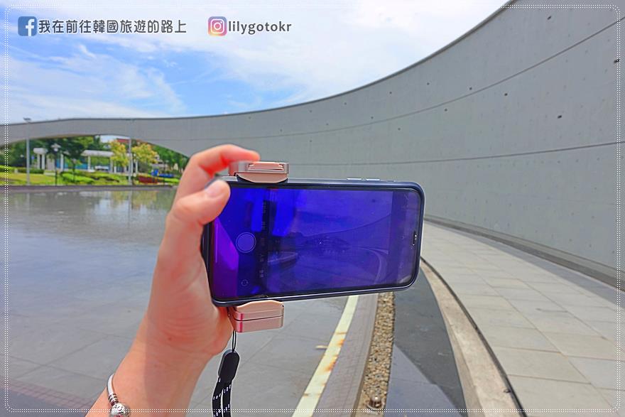 開箱｜ShutterGrip2翻轉藍牙拍照握把、極輕自拍棒也是立架，有冷靴槽擴充、可外接腳架，手機攝影者必備 @我在前往韓國旅遊的路上