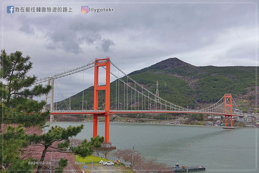 63)慶尚南道．南海｜王池櫻花路(왕지벚꽃길)絕美海景櫻花路，眺望南海大橋 @我在前往韓國旅遊的路上
