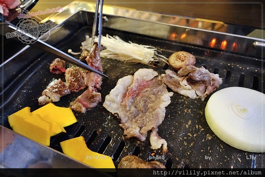 ㉔(已歇業)首爾．弘大站｜吃韓牛、喝紅酒、氣氛佳的「牛味家(우미가)」還送韓牛五花肉＆魚餅火鍋 @我在前往韓國旅遊的路上