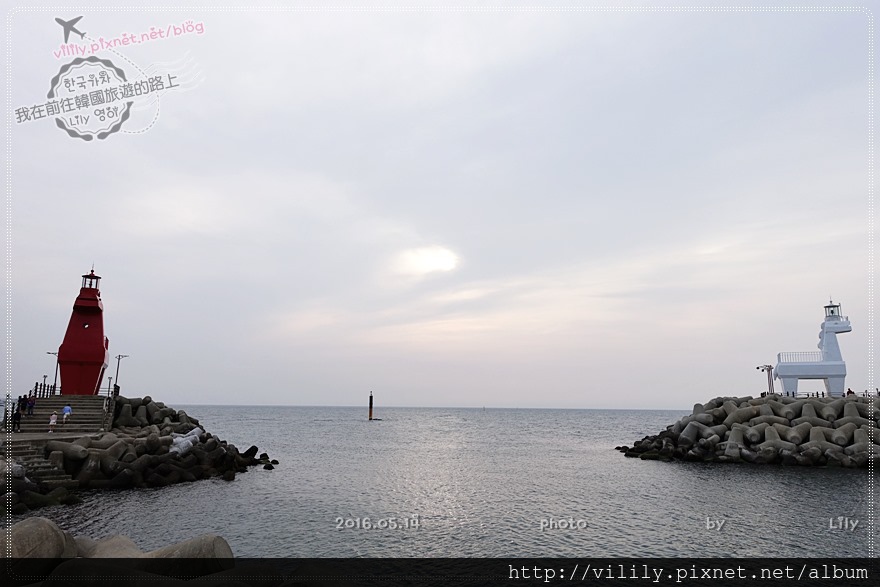 ㉕ 濟州市｜到「梨湖海邊」與可愛小馬燈塔合照、看夕陽＆夜景 @我在前往韓國旅遊的路上