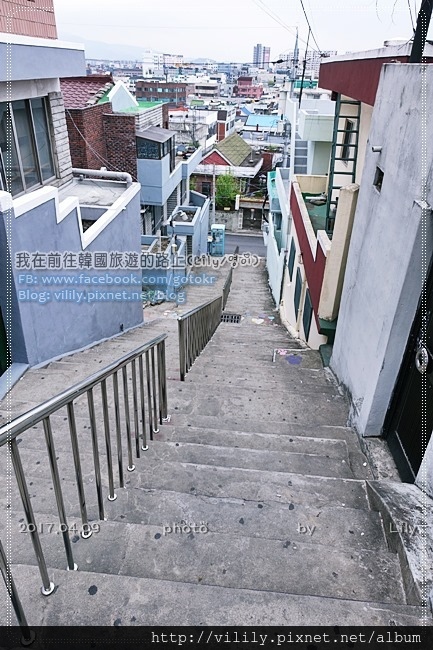 ㉜(已拆除)大邱．東大邱站｜孝睦洞70階梯壁畫，滿天星夜下盛開的花壁畫 @我在前往韓國旅遊的路上