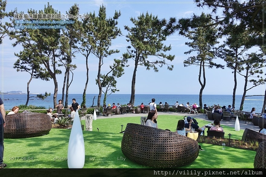 ㉞濟州．西歸浦｜中文旅遊區的海邊咖啡廳바다다카페(VADADA Cafe)一望無際的海景超讚 @我在前往韓國旅遊的路上