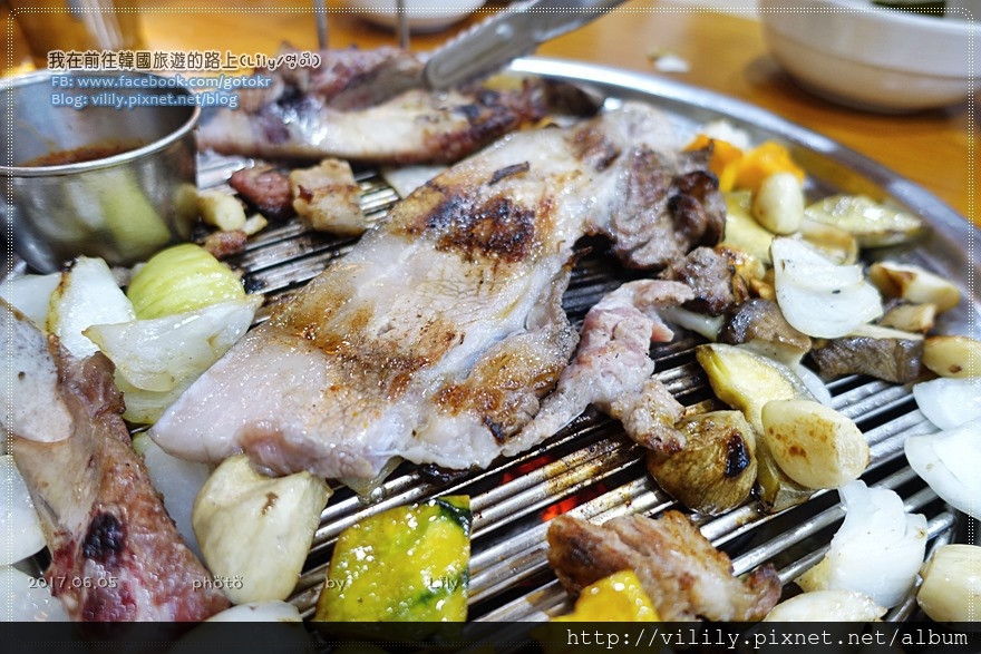㉞濟州市｜日昇食堂(해오름)巨無霸烤黑豬肉串，一次滿足多種部位黑豬肉，藝人也抵擋不住的美味 @我在前往韓國旅遊的路上