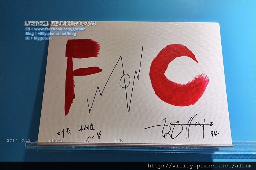㊱(已歇業)首爾．明洞站｜FNC專屬咖啡廳「FNC WOW」，來杯你喜歡的明星臉拉花拿鐵！容和拿鐵 要嗎？ @我在前往韓國旅遊的路上
