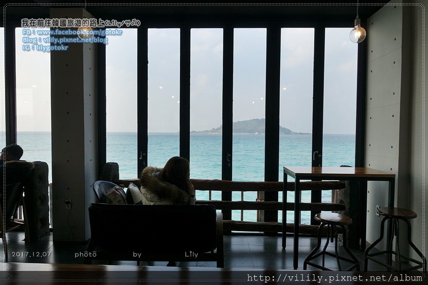 ㊴濟州市｜坐擁挾才海邊無敵海景眺望飛揚島的海景咖啡廳「逗號咖啡廳(카페쉼표)」《無限挑戰》與李孝利來過 @我在前往韓國旅遊的路上