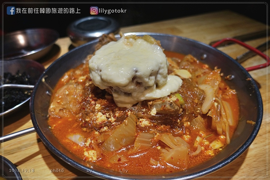 ㊼首爾．弘大｜50g(오십그램)燉排骨泡菜鍋與起司馬鈴薯的絕配好味 @我在前往韓國旅遊的路上
